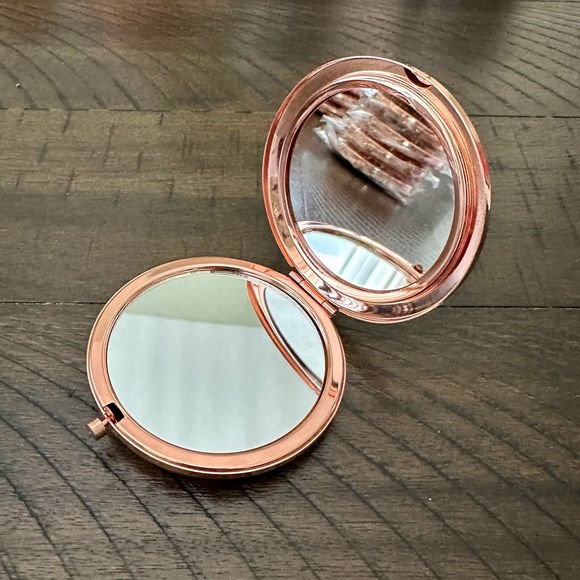NEW!! Glam Compact Mirror - Picture 6 of 13